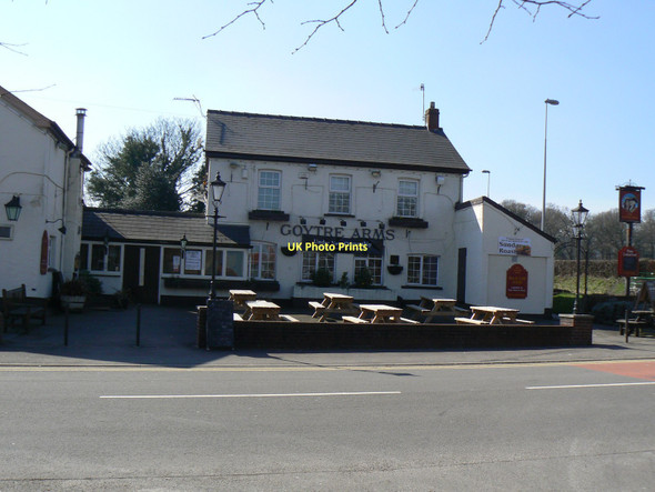 Photo 6"x4" Goytre Arms Penperlleni c2011