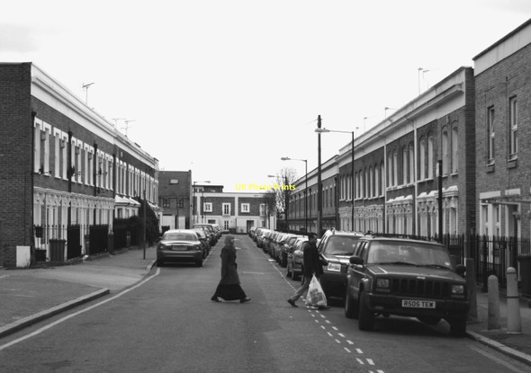Photo 6"x4" Crossing the Street Bow\/TQ3682 c2011