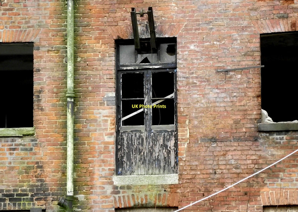 Photo 6"x4" Goods hoist Congleton c2011