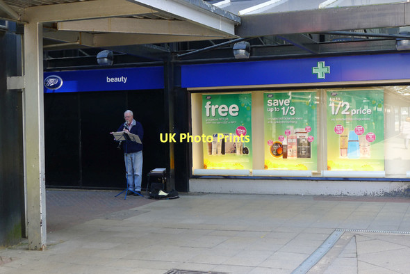 Photo 6"x4" Musician in The Brunel Centre, Bletchley Water Eaton\/SP8732 c2011