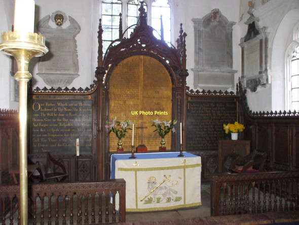 Photo 6"x4" Chancel, St. John's, Mildenhall, Wiltshire Mildenhall\/SU2069 c2008