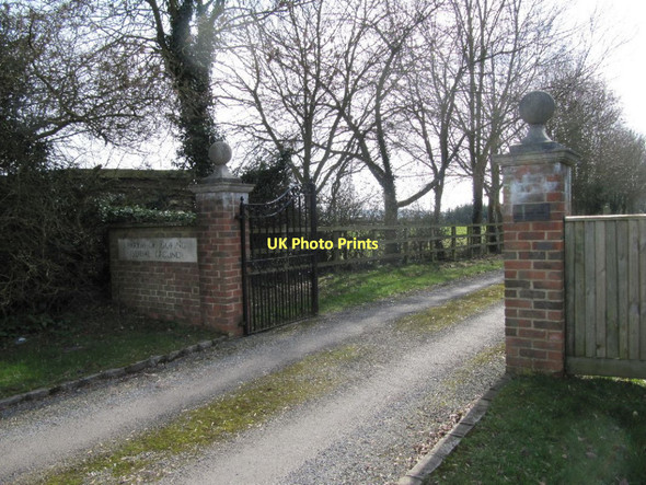 Photo 6"x4" The cemetery gates Cleeve\/SU6081 c2011