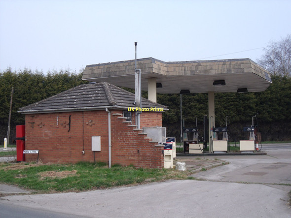 Photo 6"x4" Service Station, Hemingbrough Hemingbrough c2011