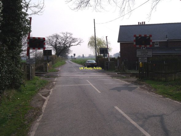 Photo 6"x4" Woodhall Level Crossing Woodhall\/SE6931 c2011