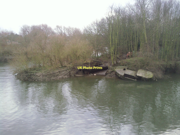 Photo 6"x4" Derelict boats on Lots Ait Brentford c2011