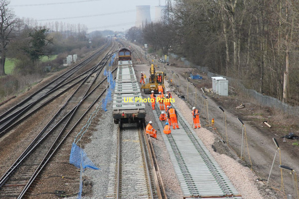 Photo 6"x4" Gang on the track Didcot c2011
