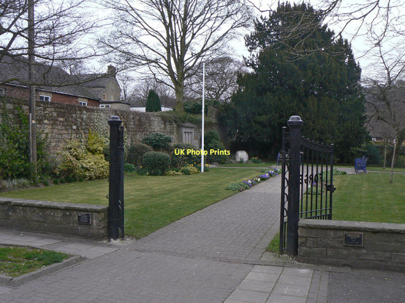 Photo 6"x4" Memorial Garden Wirksworth c2011