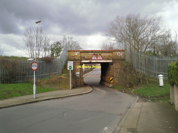 Photo 6"x4" Coal Tax post and narrow bridge, Maiden Lane, Crayford Crayford\/TQ5174 c2011