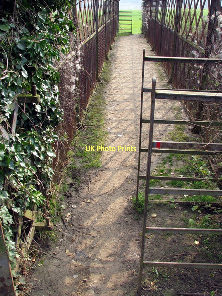 Photo 6"x4" Railway Footbridge Henley Street c2011