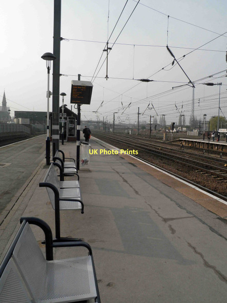 Photo 6"x4" Platform 3A Doncaster railway station Doncaster c2011
