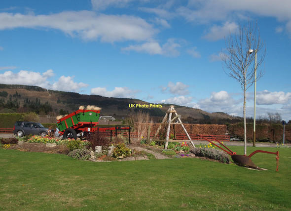 Photo 6"x4" Floral display at Bridge of Earn Kintillo c2011
