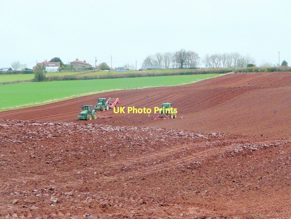 Photo 6"x4" Planting spuds on Linton Hill Linton Hill\/SO6624 c2011