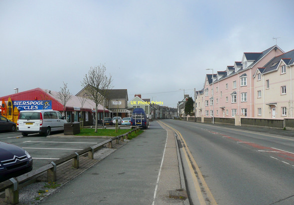 Photo 6"x4" London Road, Pembroke Dock Neyland c2011