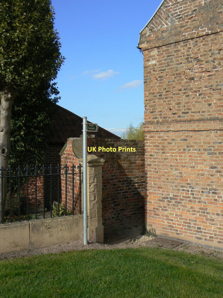 Photo 6"x4" A tight squeeze Misterton\/SK7694 c2011