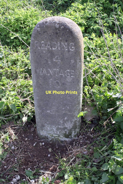 Photo 6"x4" Benchmarked milestone Reading 14, Wantage 10 Aston Tirrold c2011