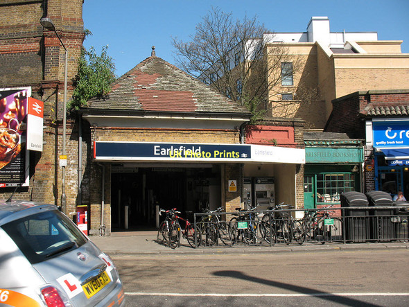 Photo 6"x4" Entrance to Earlsfield station Wandsworth c2011