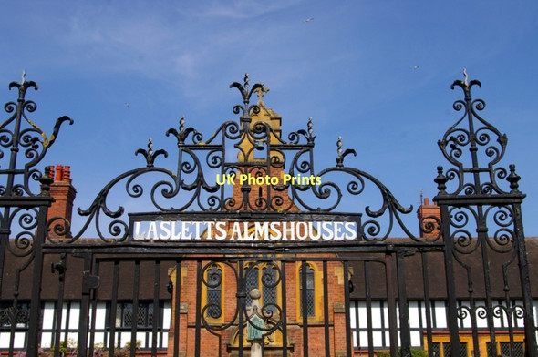 Photo 6"x4" Gate to Laslett's Almshouses Worcester c2011