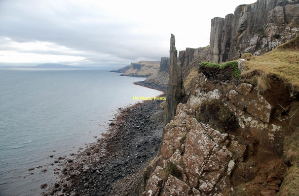 Photo 6"x4" Theatrical Cliff Scenery of Lonfearn Cul nan Cnoc c2011