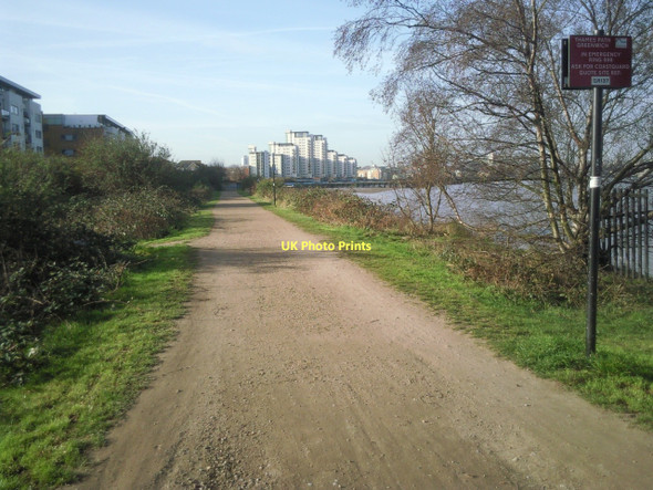 Photo 6"x4" Thames Path at Thamesmead Woolwich c2011