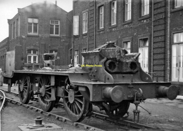 Photo 6"x4" Locomotive 'skeleton' outside Stratford (Old) Locomotive Works Stratford\/TQ3884 c1956