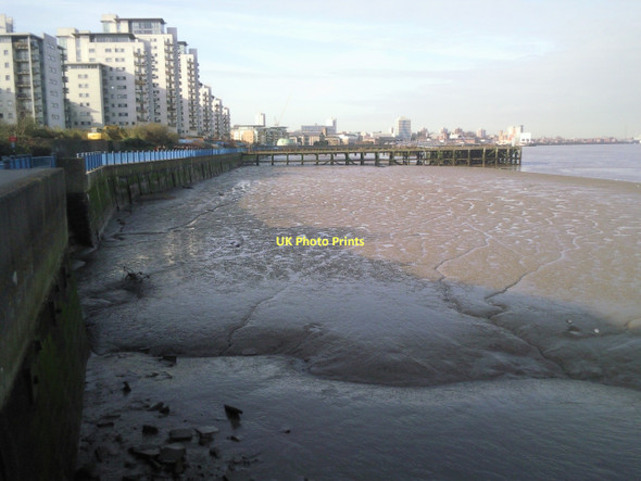 Photo 6"x4" Thames at low tide at Royal Arsenal Woolwich c2011