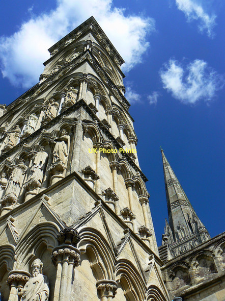 Photo 6"x4" A view up the west face of Salisbury Cathedral Salisbury c2011