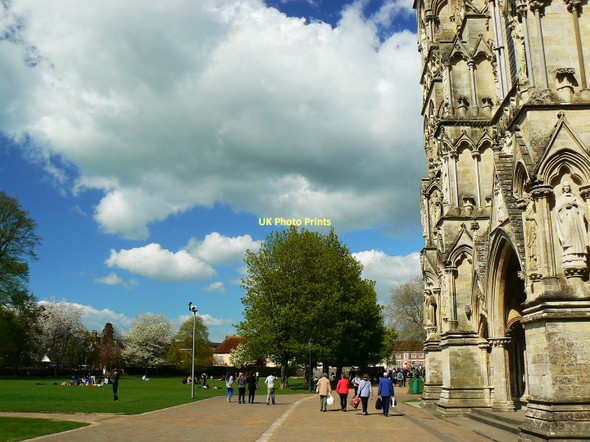 Photo 6"x4" North past the west face of Salisbury Cathedral (1 of 2) Salisbury c2011