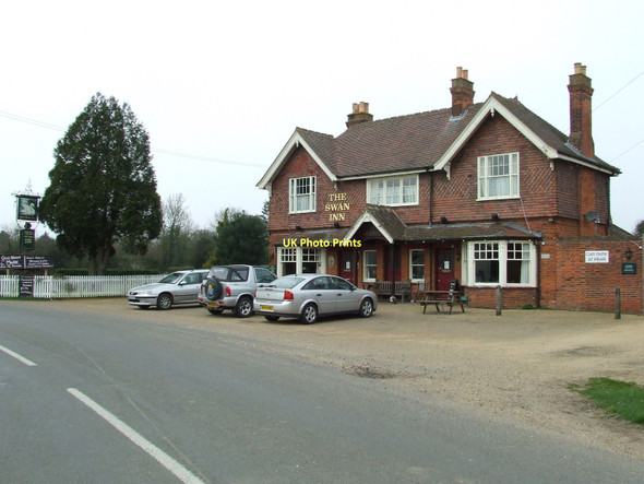 Photo 6"x4" The Swan Inn Coney Weston c2011
