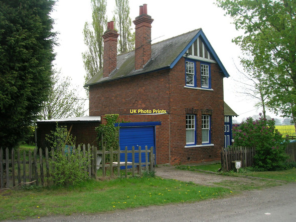 Photo 6"x4" Cottage, Menthorpe Gate Menthorpe c2011