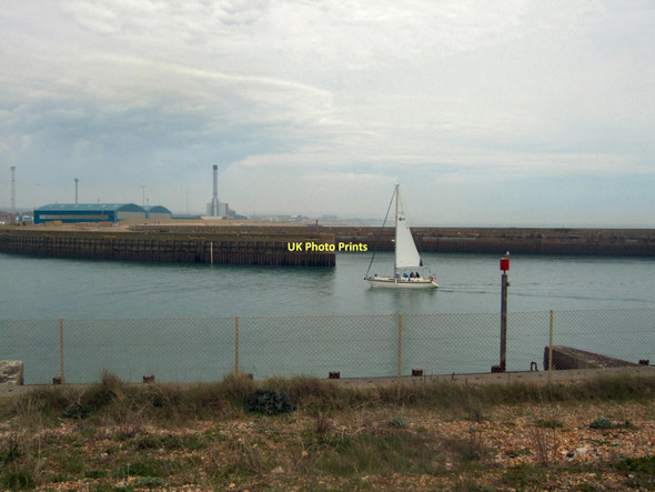 Photo 6"x4" Yacht entering Shoreham Harbour Shoreham-By-Sea c2011