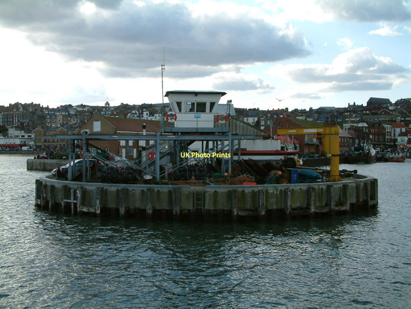 Photo 6"x4" Harbour end of the Fish Quay in Scarborough Scarborough\/TA0388 c2006