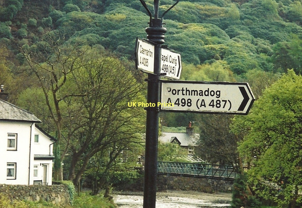 Photo 6"x4" Beddgelert - Road Sign Beddgelert c2007