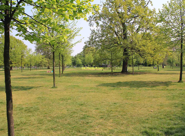 Photo 6"x4" Kensington Gardens near the bandstand Kensington\/TQ2579 c2011