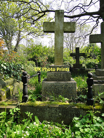 Photo 6"x4" Monument to Charles John Palmer at Gt. Yarmouth Great Yarmouth c2011