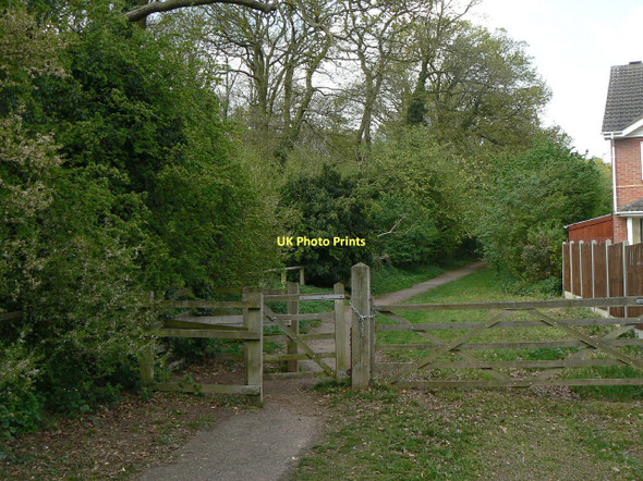 Photo 6"x4" Obelisk Way Thorpe Acre c2011