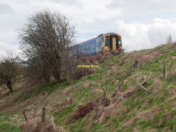 Photo 6"x4" Eastbound train on the line from Perth to Ladybank Abernethy c2011