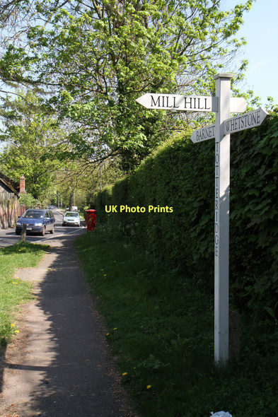 Photo 6"x4" Totteridge Fingerpost Barnet c2011