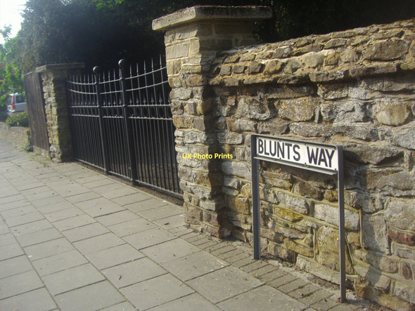 Photo 6"x4" Entrance to Blunts Way, Horsham Horsham\/TQ1731 c2011