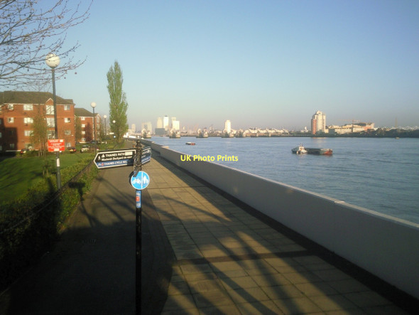 Photo 6"x4" Thames Path at Woolwich Dockyard Woolwich c2011