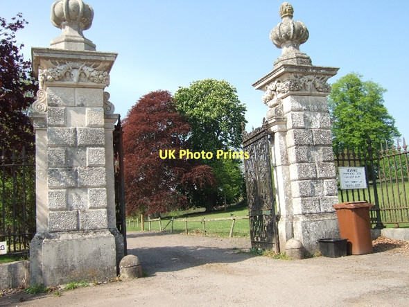 Photo 6"x4" South Lodge gates to Shobrooke Park Crediton c2011