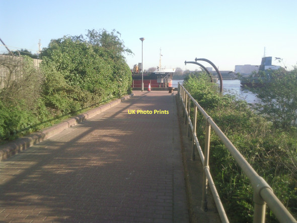 Photo 6"x4" Thames Path near Angerstein Wharf Greenwich\/TQ3977 c2011