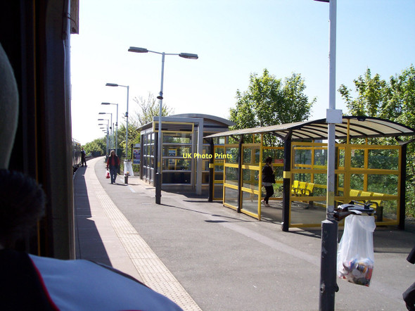 Photo 6"x4" Bootle New Strand station platform Bootle\/SJ3394 c2011