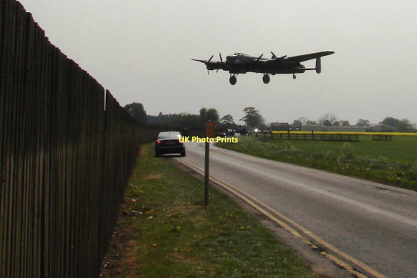Photo 6"x4" Landing Lancaster Bomber Dogdyke c2011