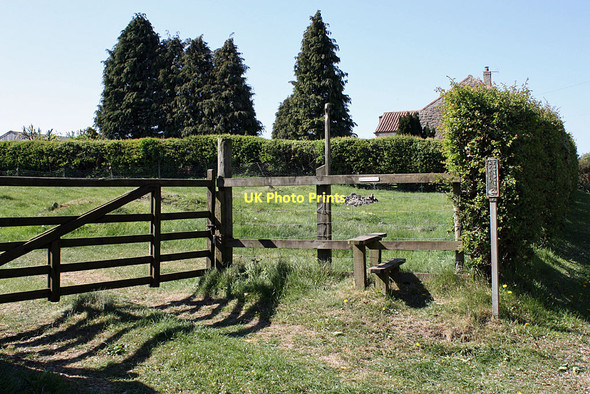 Photo 6"x4" Start of a footpath Fadmoor c2011