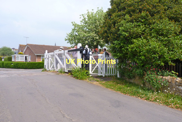 Photo 6"x4" Level Crossing Gates Bridport c2011