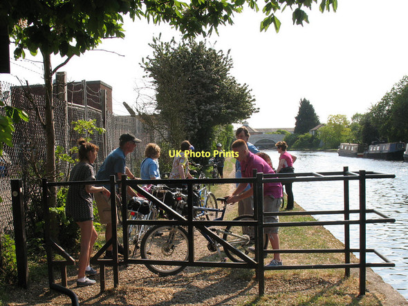 Photo 6"x4" Cyclists on the towpath Hayes\/TQ0980 c2011