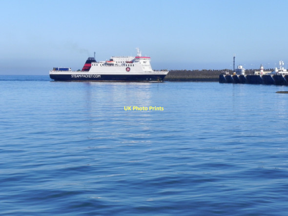 Photo 6"x4" Ben-My-Chree Entering Douglas Harbour Douglas\/SC3875 c2011