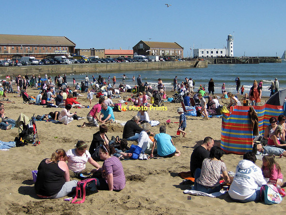 Photo 6"x4" May Day on Scarborough's South Bay Scarborough\/TA0388 c2011