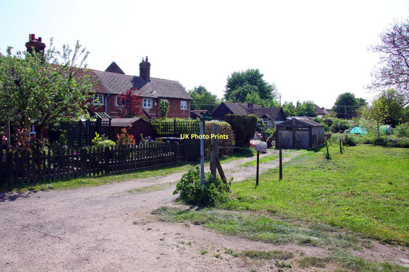 Photo 6"x4" Footpath behind the houses Drayton St Leonard c2011