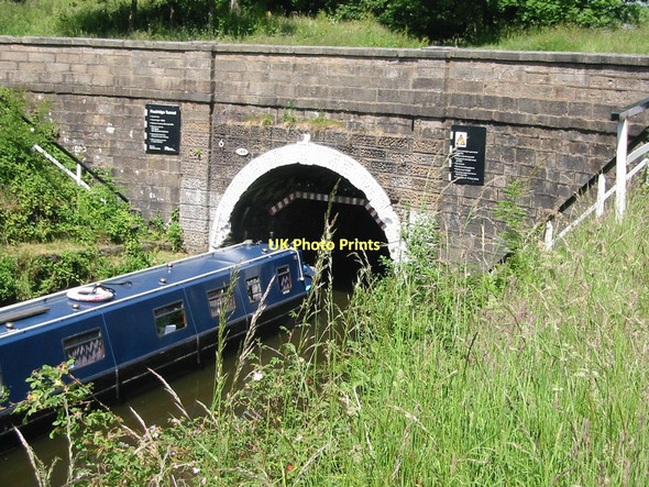 Photo 6"x4" Barge enters south portal of Foulridge Tunnel Colne\/SD8940 c2009